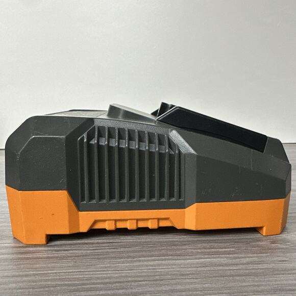 RIDGID OEM R86092 Dual Chemistry 18V Lithium Ion / NiCad Battery Charger - Picture 4 of 8